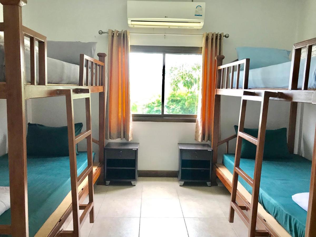 苏梅岛 Hiranyika Cafe & Bed旅舍 外观 照片